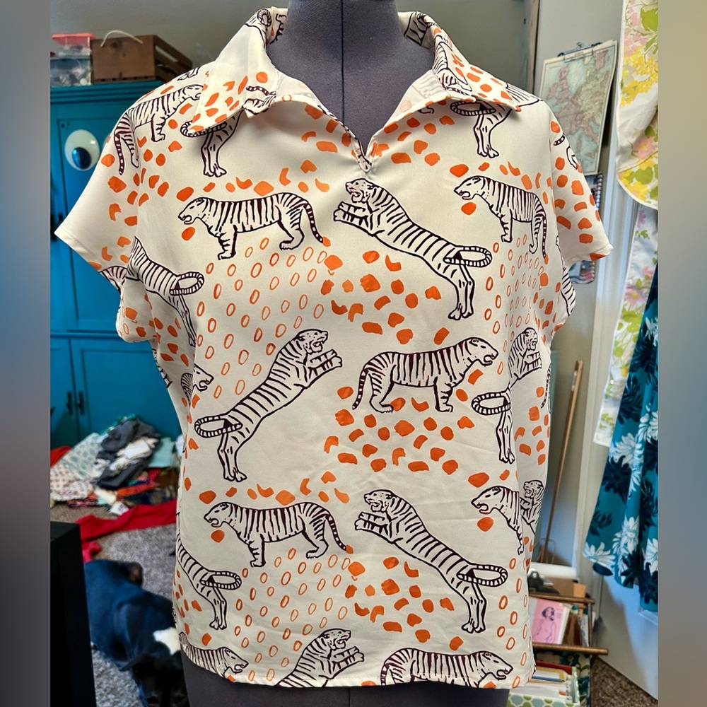 Tiger top - Womens M/L novelty short sleeve collared shirt